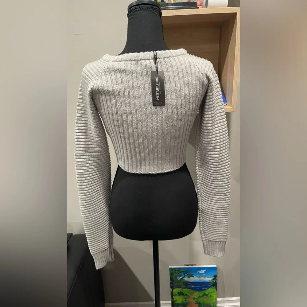 Pretty Little Thing Petite Grey Cropped Rib Knit Sweater - Picture 4 of 6